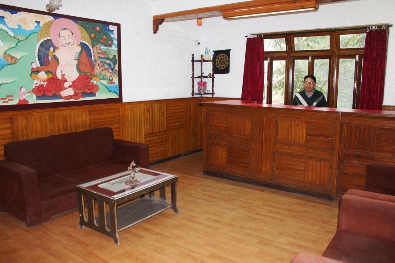 Norling Retreat Hotel Pelling Bagian luar foto