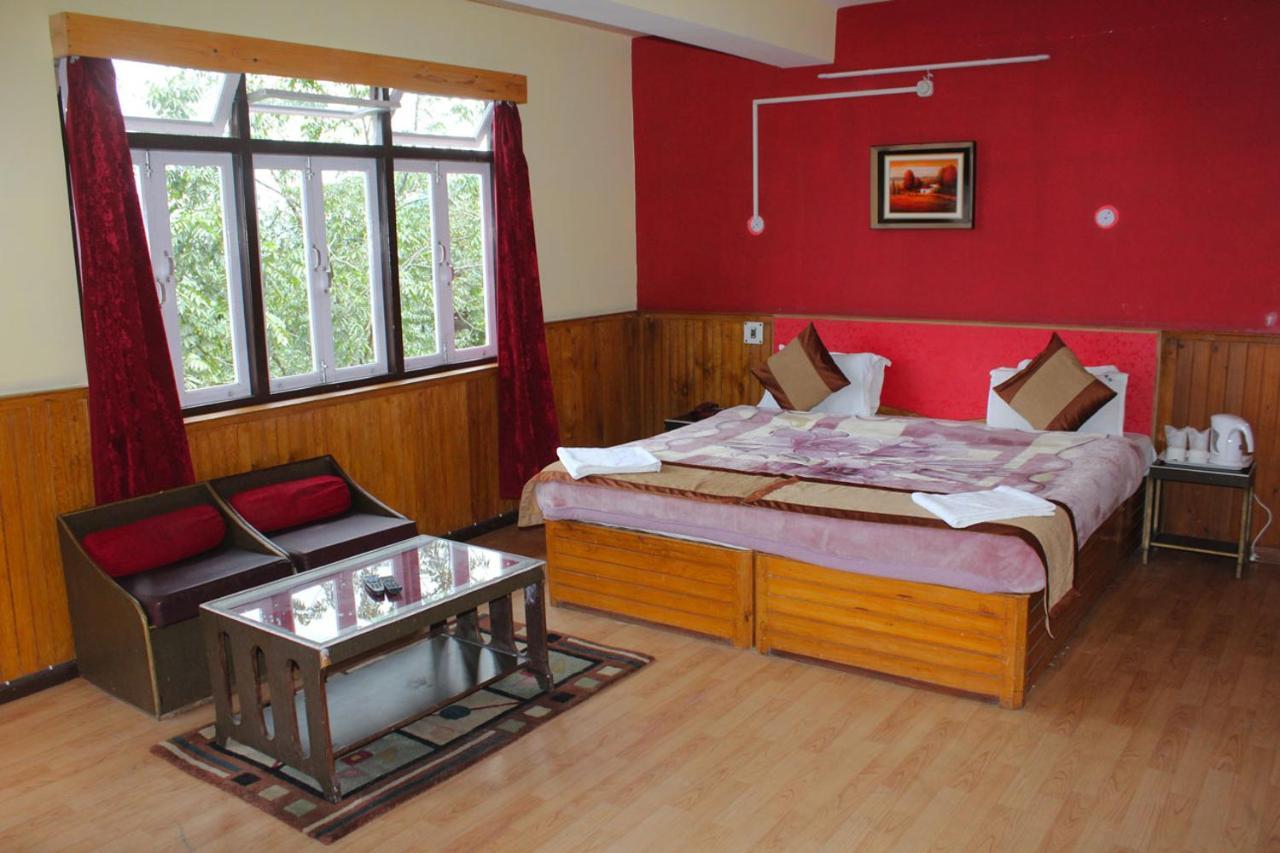 Norling Retreat Hotel Pelling Bagian luar foto