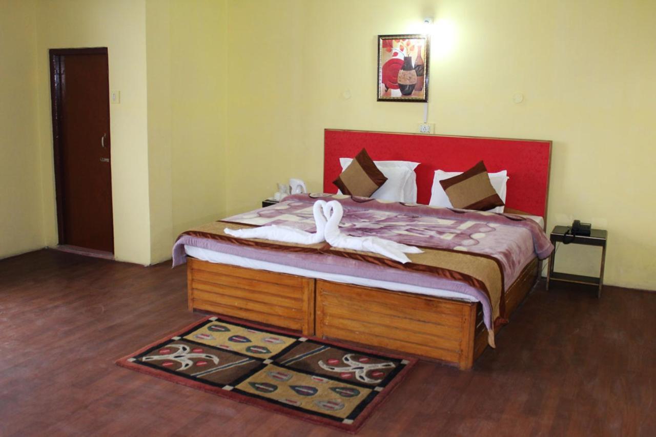 Norling Retreat Hotel Pelling Bagian luar foto