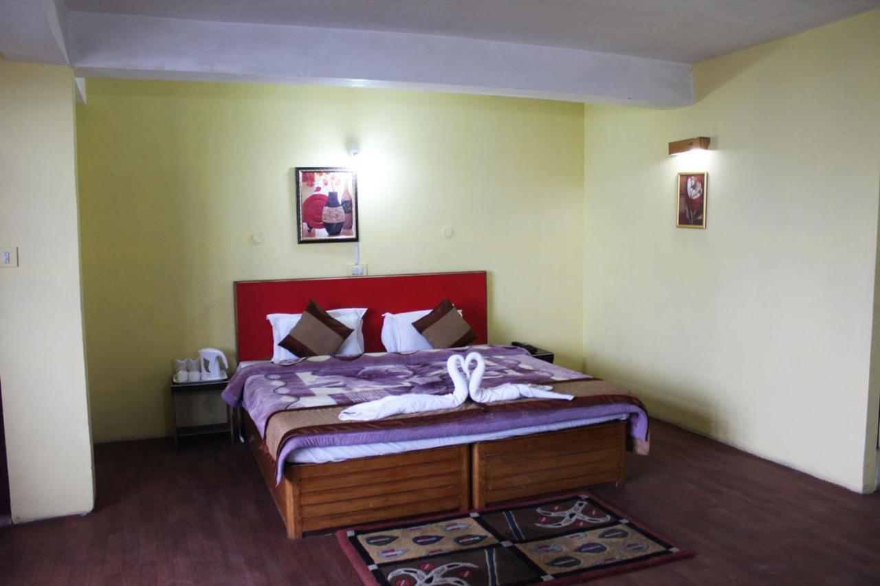 Norling Retreat Hotel Pelling Bagian luar foto